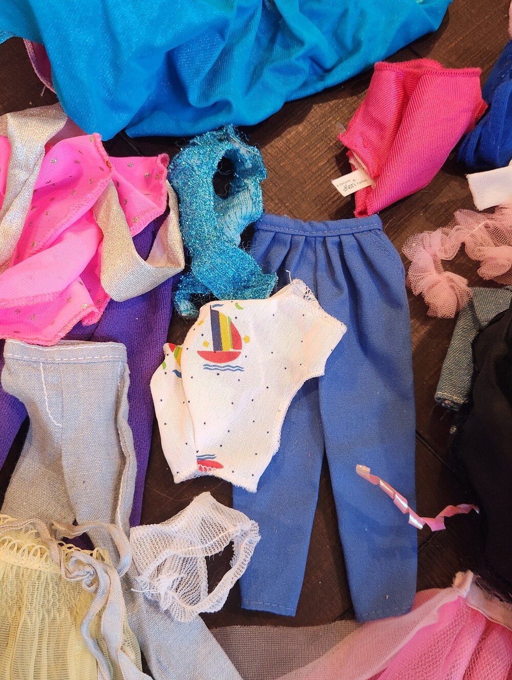 Barbie And Skipper New And Used Clothing And Accessories Huge Lot - Picture 9 of 10